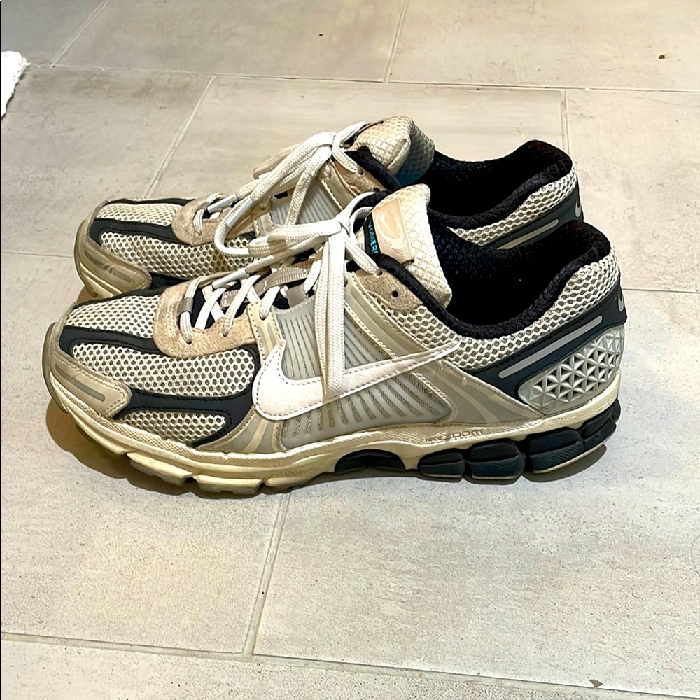 Nike Air Zoom Vomero 5 Supersonic